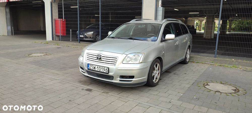 Toyota Avensis 2.0 D-4D Sol - 2