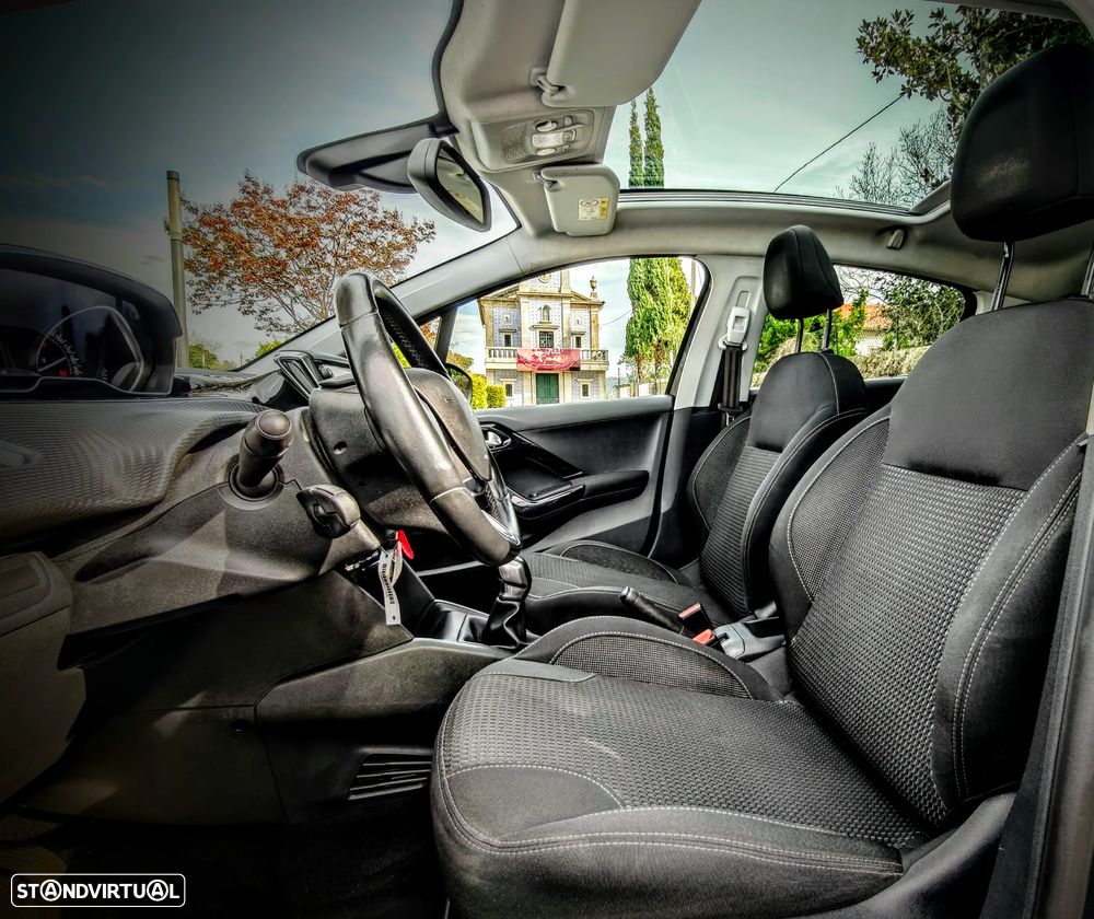 Peugeot 208 1.2 PureTech Allure - 5