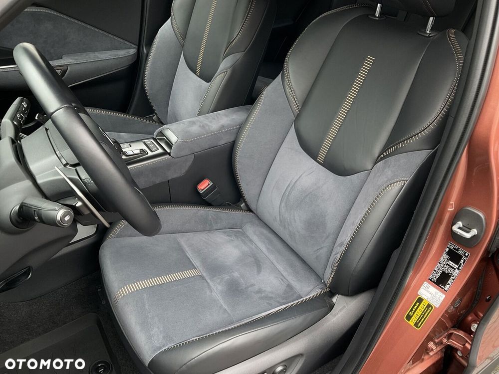 Lexus LBX 1.5 Hybrid Cool AWD - 18