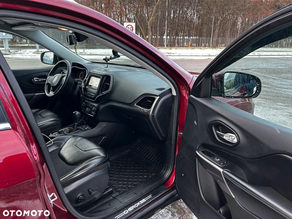 Jeep Cherokee - 16