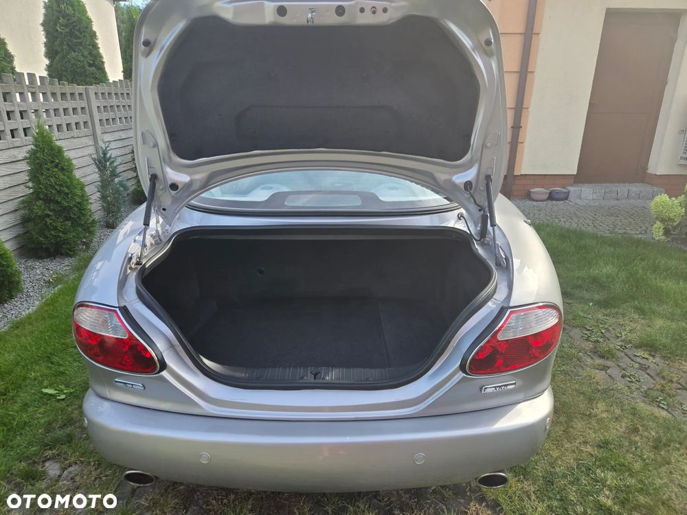 Jaguar XK8 Coupe - 13