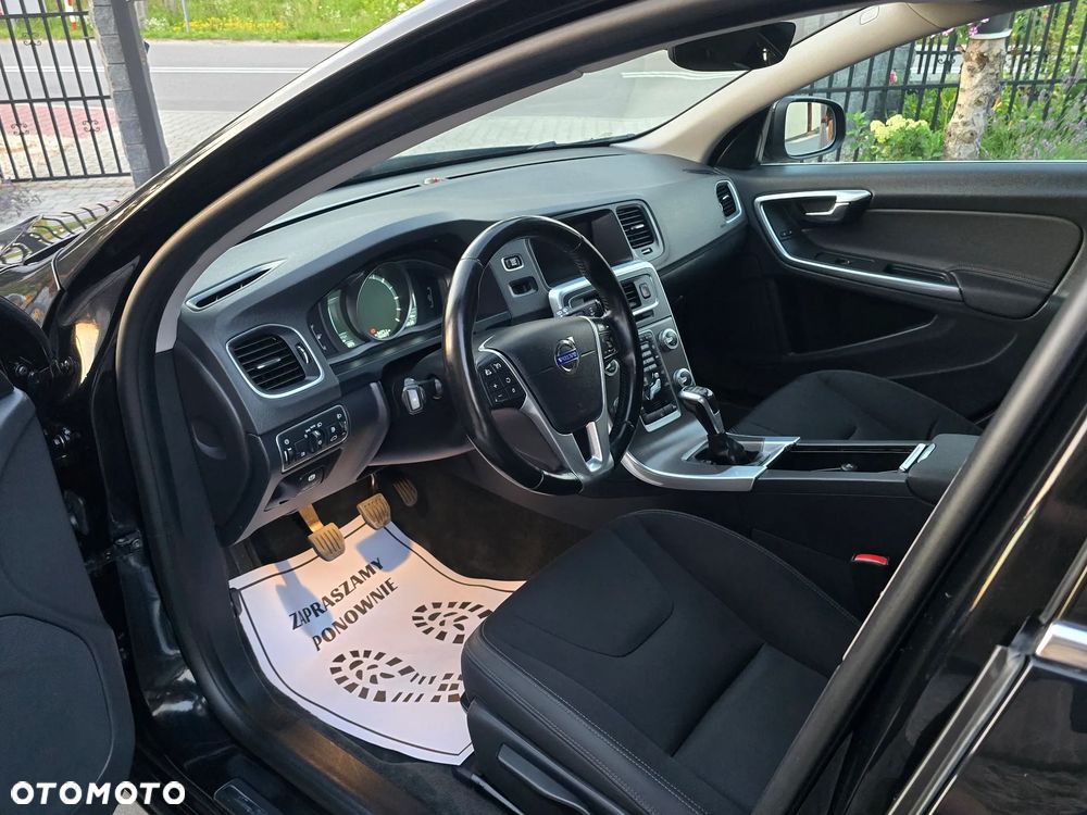 Volvo V60 D4 Momentum - 25