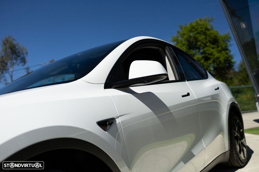 Tesla Model Y Long Range Dual Motor AWD - 13