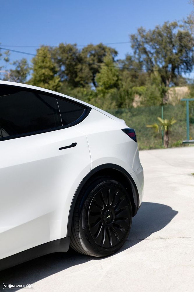 Tesla Model Y Standard RWD - 17