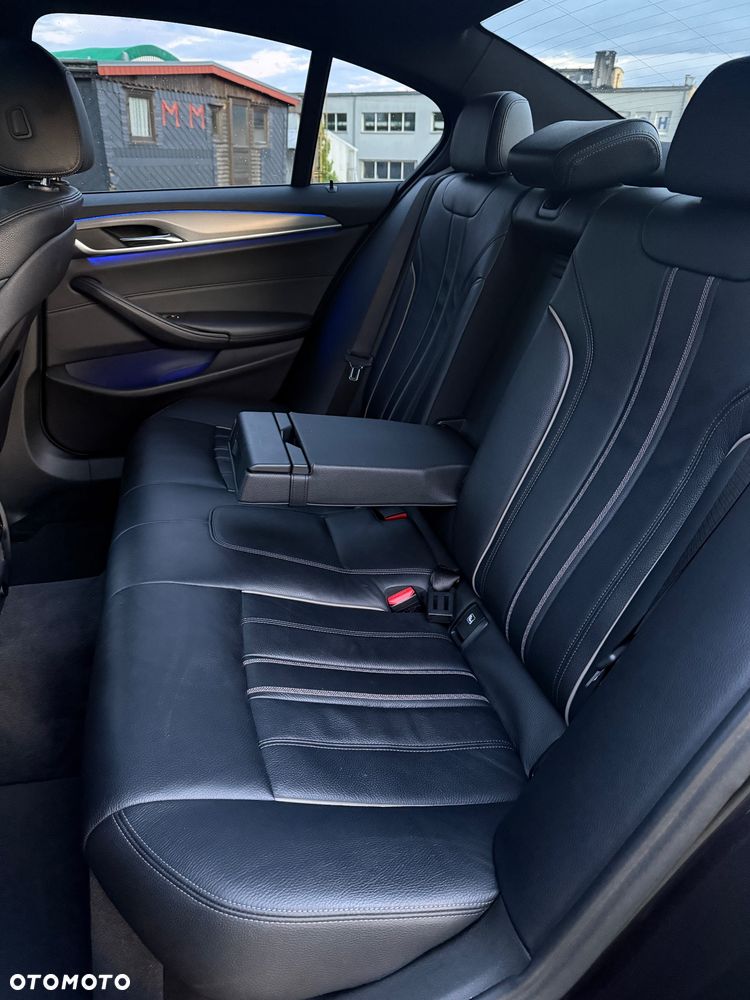 BMW Seria 5 520d M Sport - 27