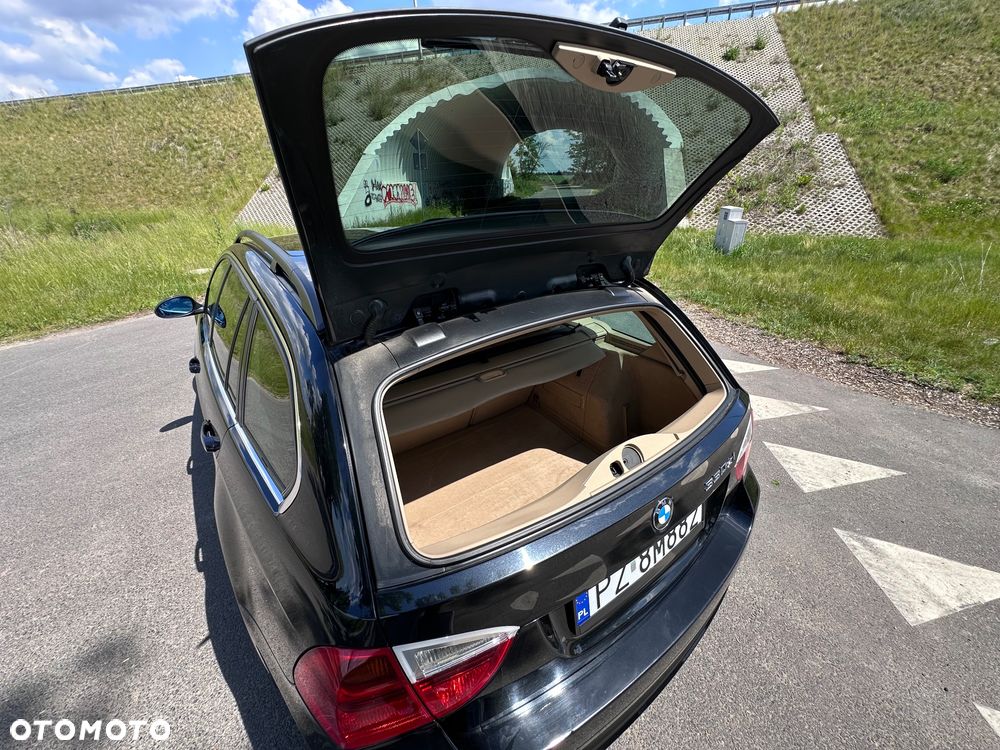 BMW Seria 3 330xi - 14