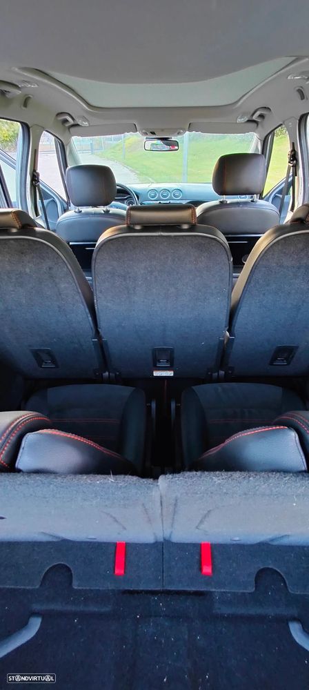 Ford S-Max - 13