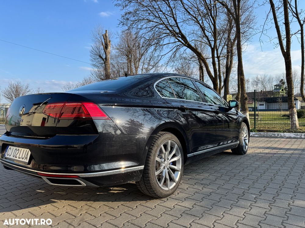 Volkswagen Passat - 4