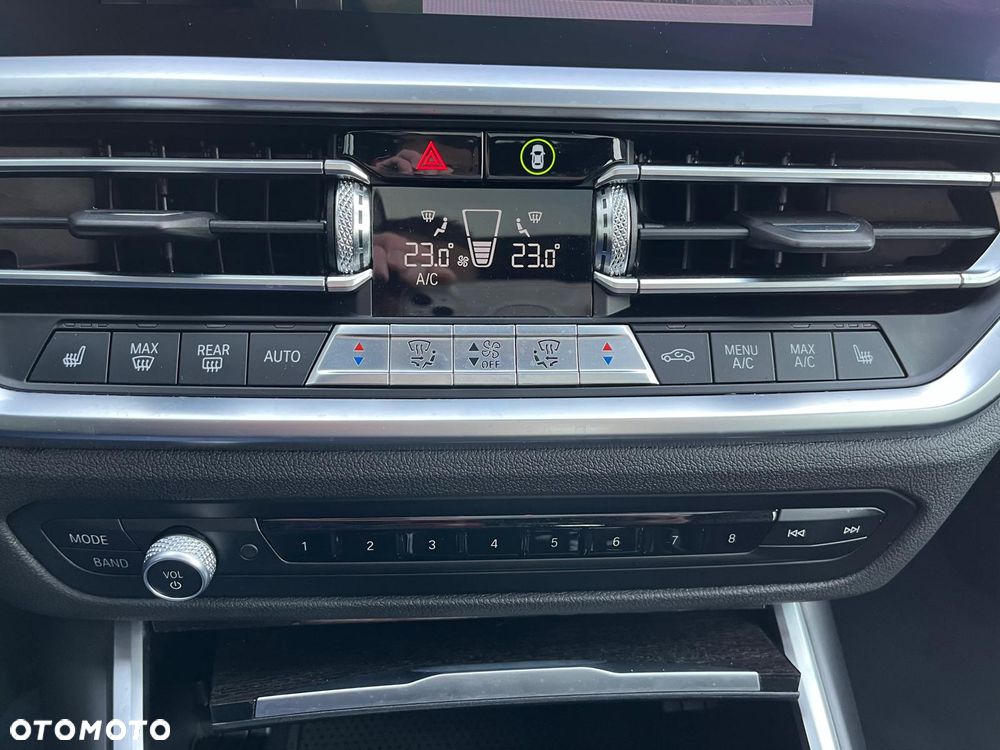 BMW Seria 3 330i xDrive - 11