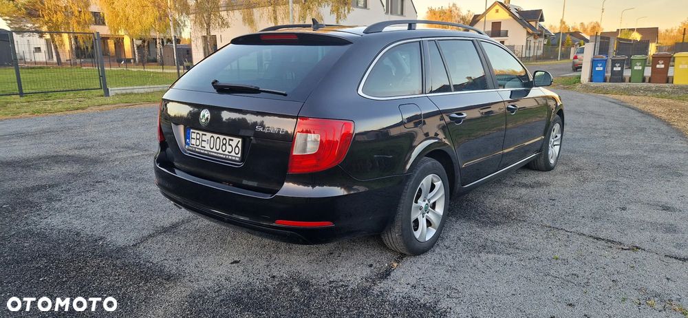 Skoda Superb 2013 photo 4