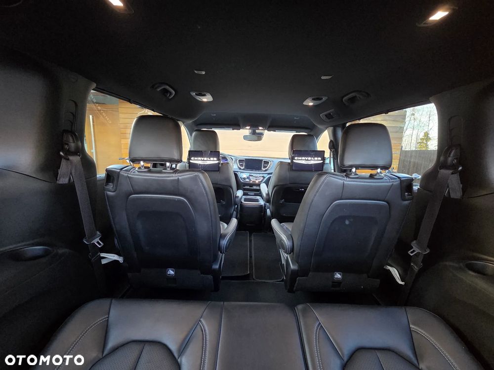 Chrysler Pacifica - 12