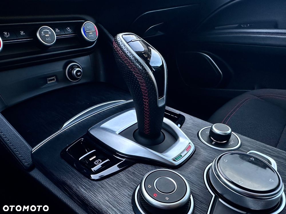 Alfa Romeo Stelvio - 26