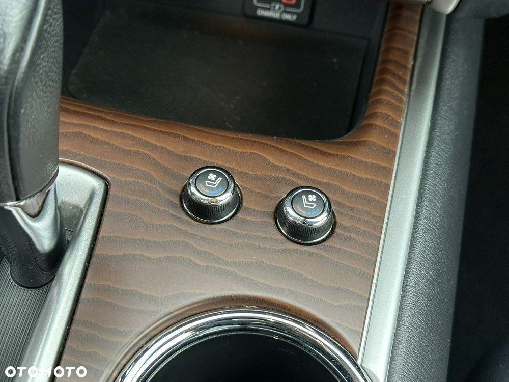 Nissan Pathfinder - 34