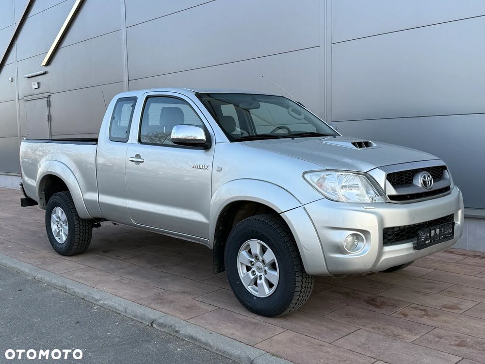 Toyota Hilux - 1