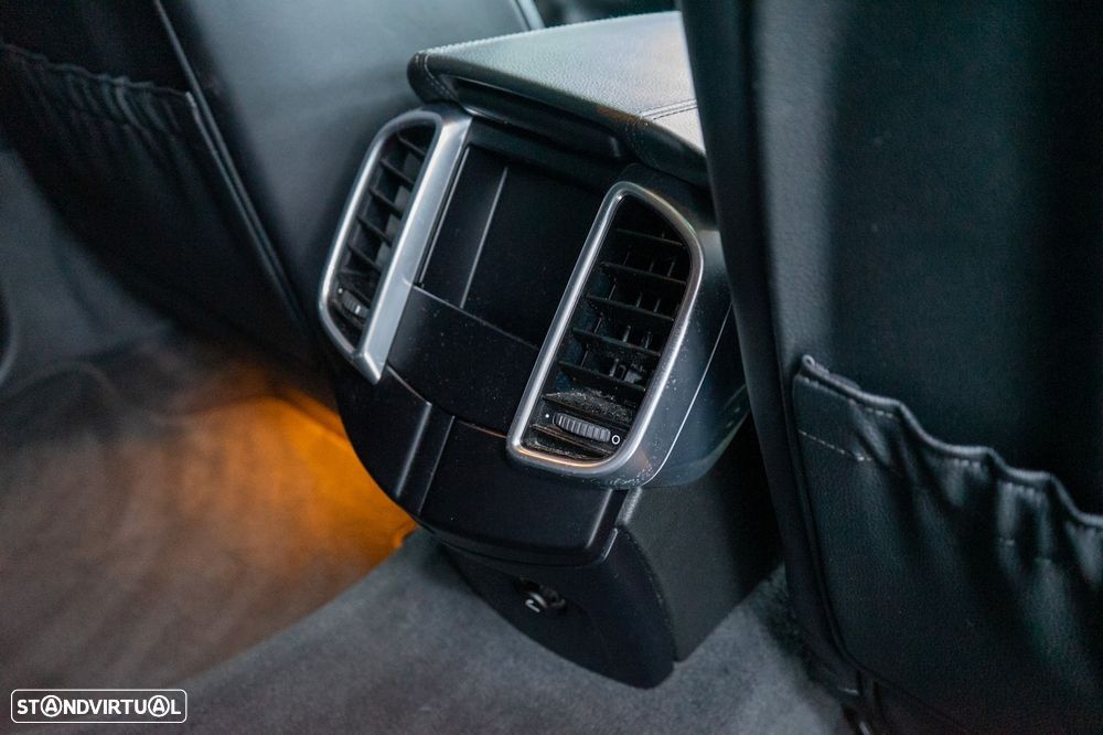 Porsche Cayenne - 26