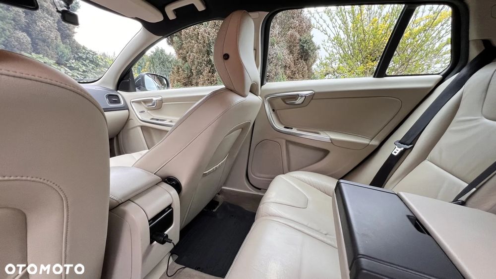 Volvo V60 DRIVe Summum - 28