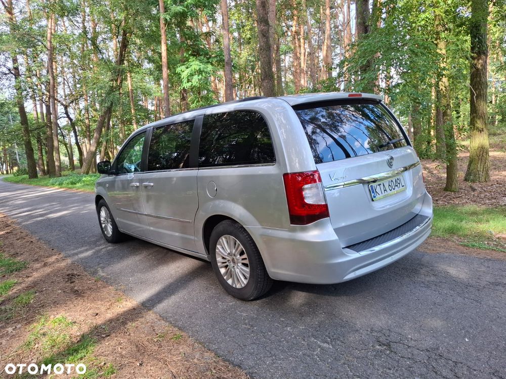 Lancia Voyager - 15
