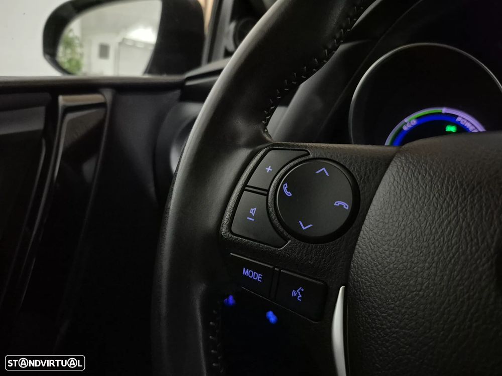 Toyota Auris Touring Sports 1.8 HSD Comfort +P.Techno+P.Sport - 16