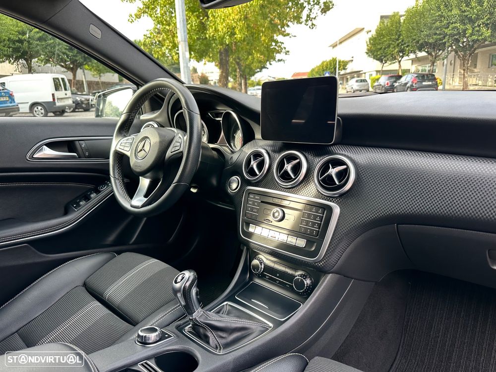 Mercedes-Benz A 180 d AMG Line - 50