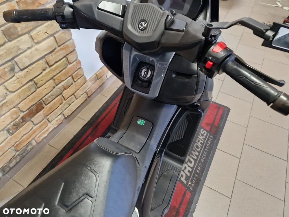 Yamaha NMAX - 25