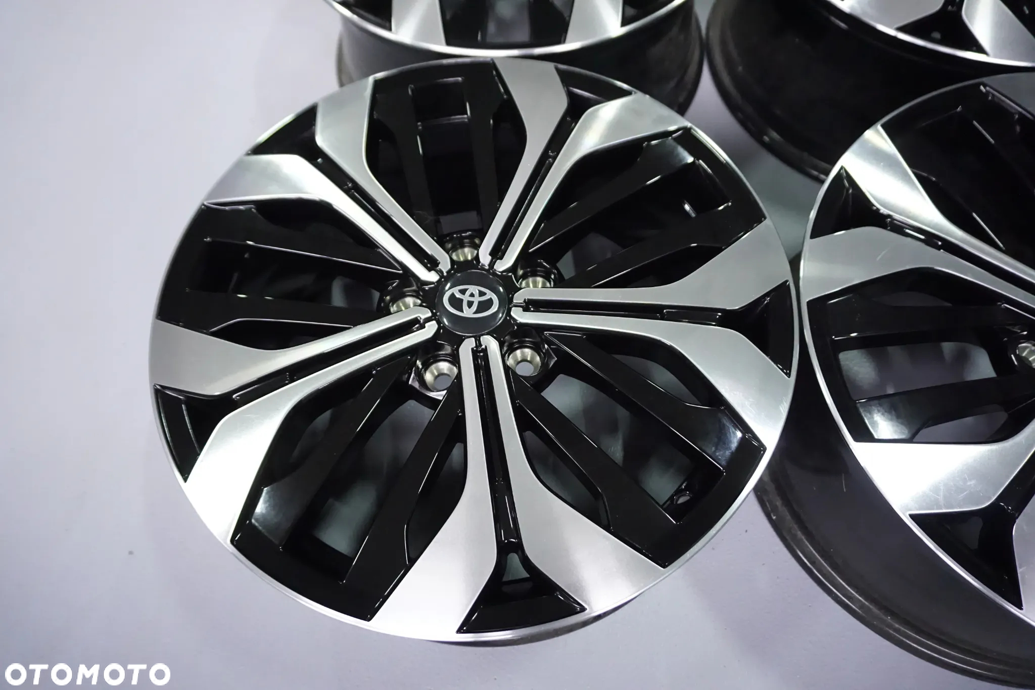FELGI ALUMINIOWE 18 TOYOTA  CH-R AURIS AVENSIS RAV 4 COROLLA VERSO YARIS CROSS CAMRY  5X114,3 - 4