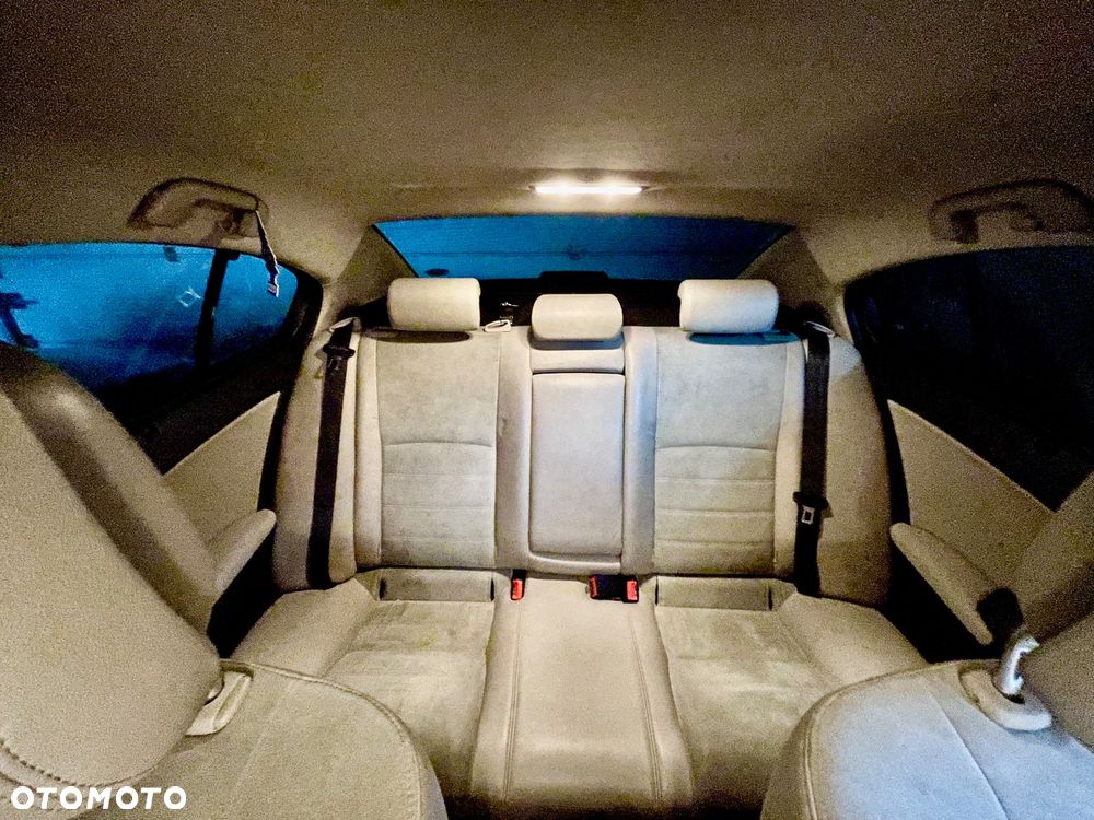 Toyota Avensis 1.8 Sol NAVI - 9
