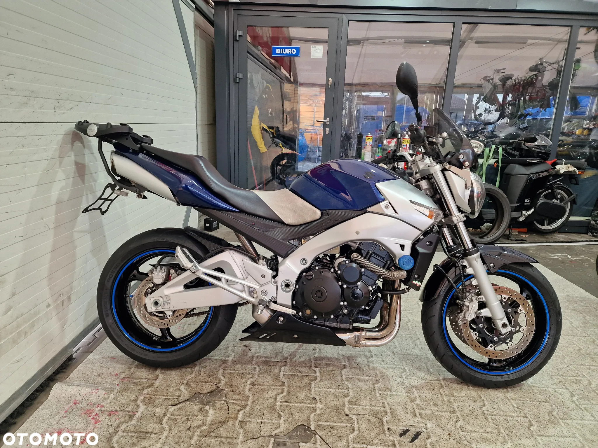 Suzuki GSR - 4