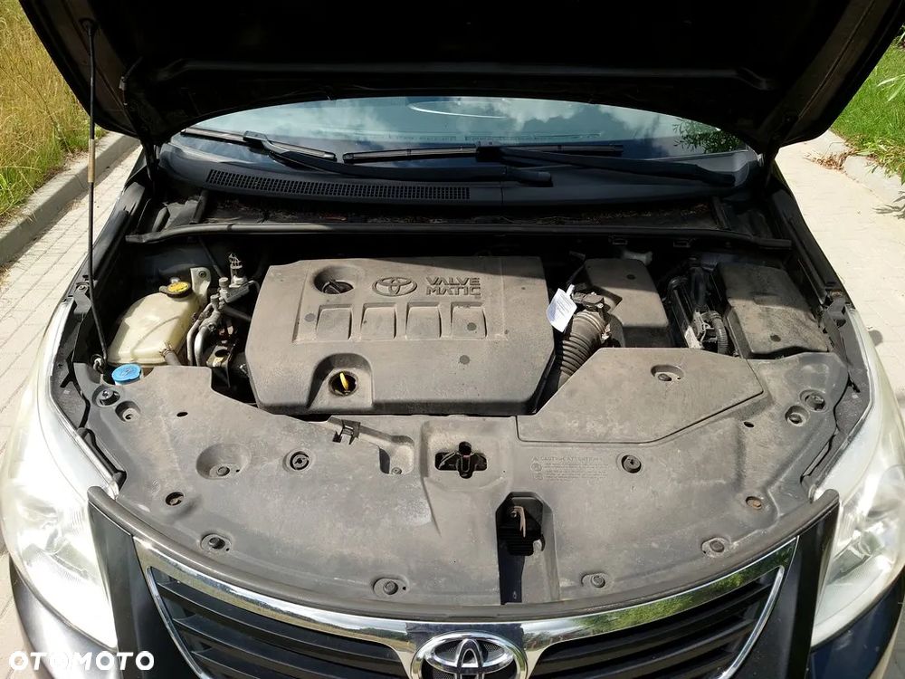 Toyota Avensis 1.8 Sol - 32