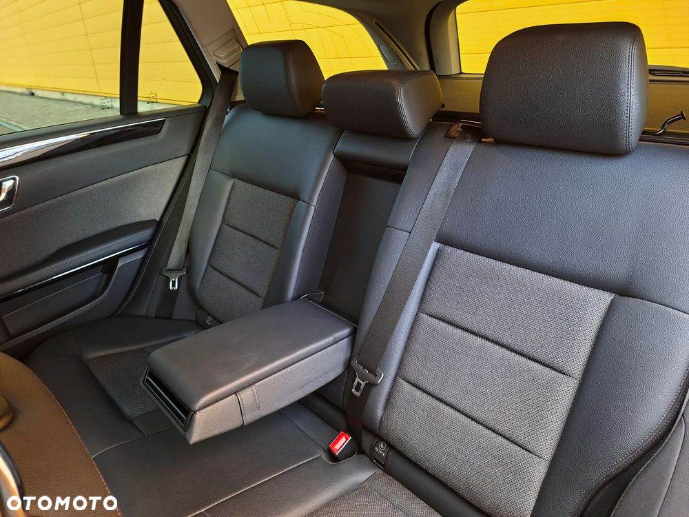 Mercedes-Benz Klasa E - 32