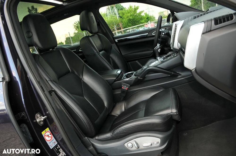 Porsche Cayenne Platinum Edition - 30