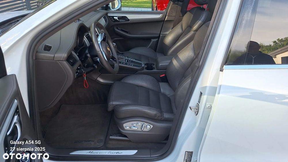Porsche Macan Turbo - 18