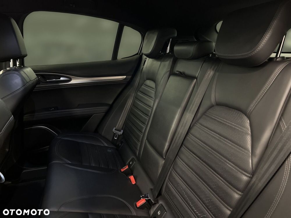 Alfa Romeo Stelvio 2.0 Turbo Veloce Q4 - 13