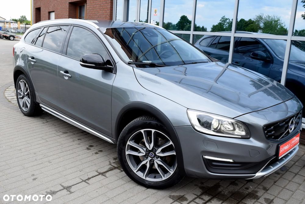 Volvo V60 Cross Country D3 Drive-E Summum - 1