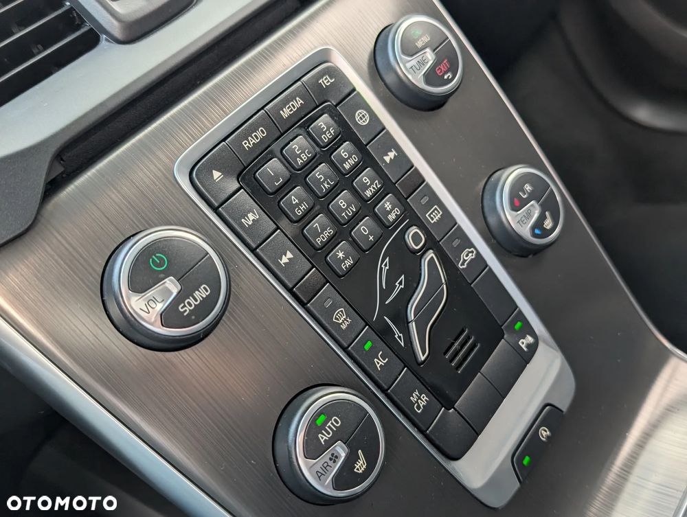 Volvo V40 Cross Country - 25