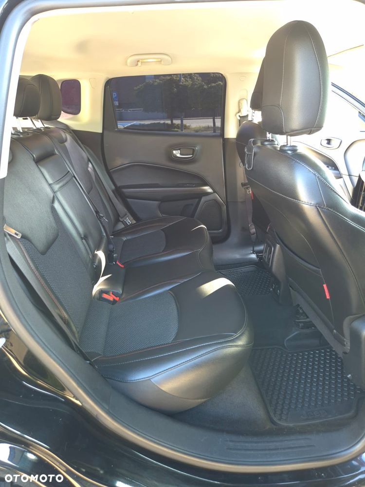 Jeep Compass - 12