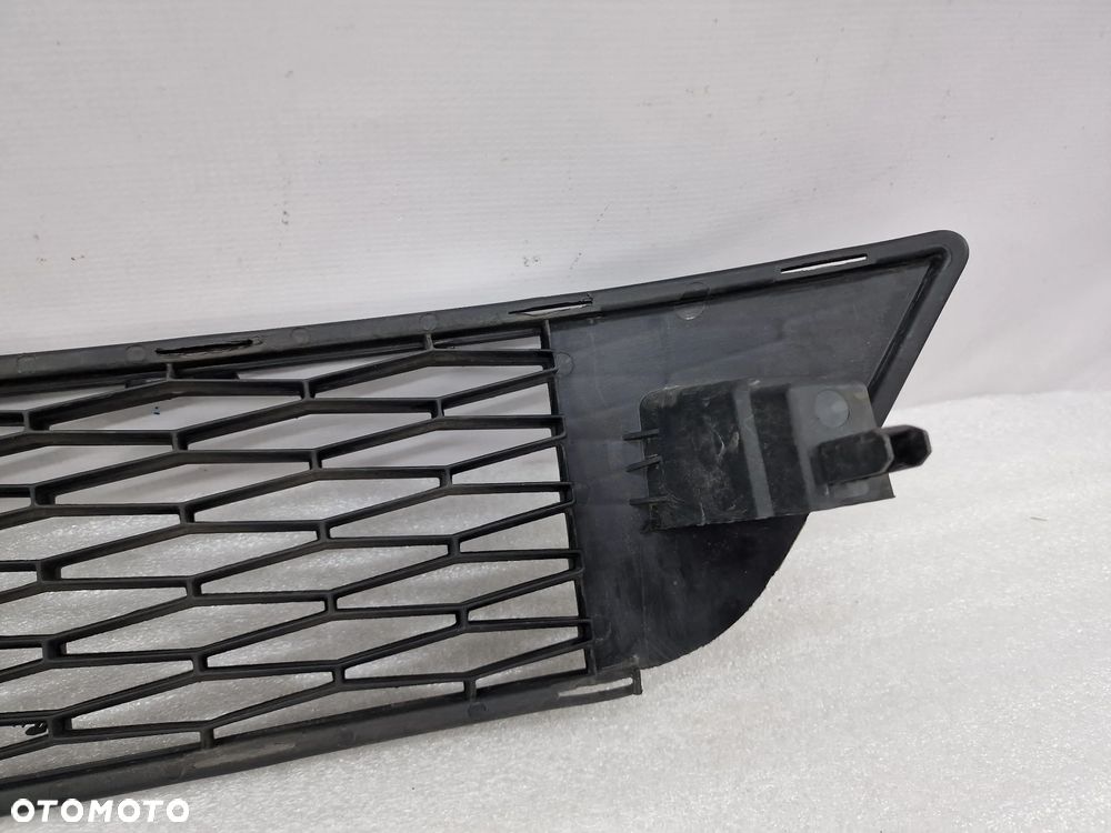 SEAT TOLEDO 4 IV 6JA 11- KRATKA ŚRODKOWA ZDERZAKA PRZEDNIEGO PRZÓD , NR 6JA853677 , NR AUKCJI KR373 - 12