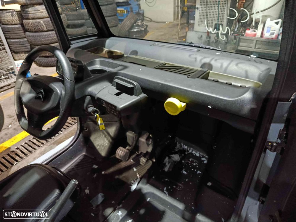 Carro MOT: Z2CA CITROEN AMI 2024 ELETRIC 8CV 2P CINZA ELETRICO - 3