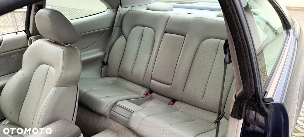 Mercedes-Benz CLK - 12