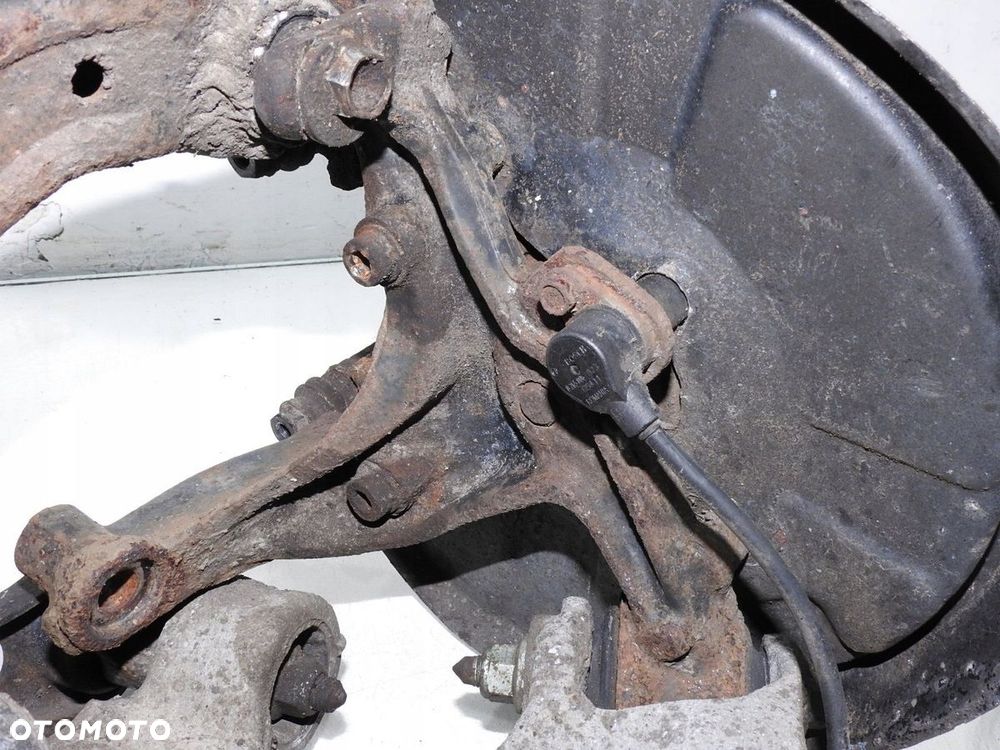 PIASTA ZWROTNICA LEWY TYŁ AUDI A4 B7 - 6