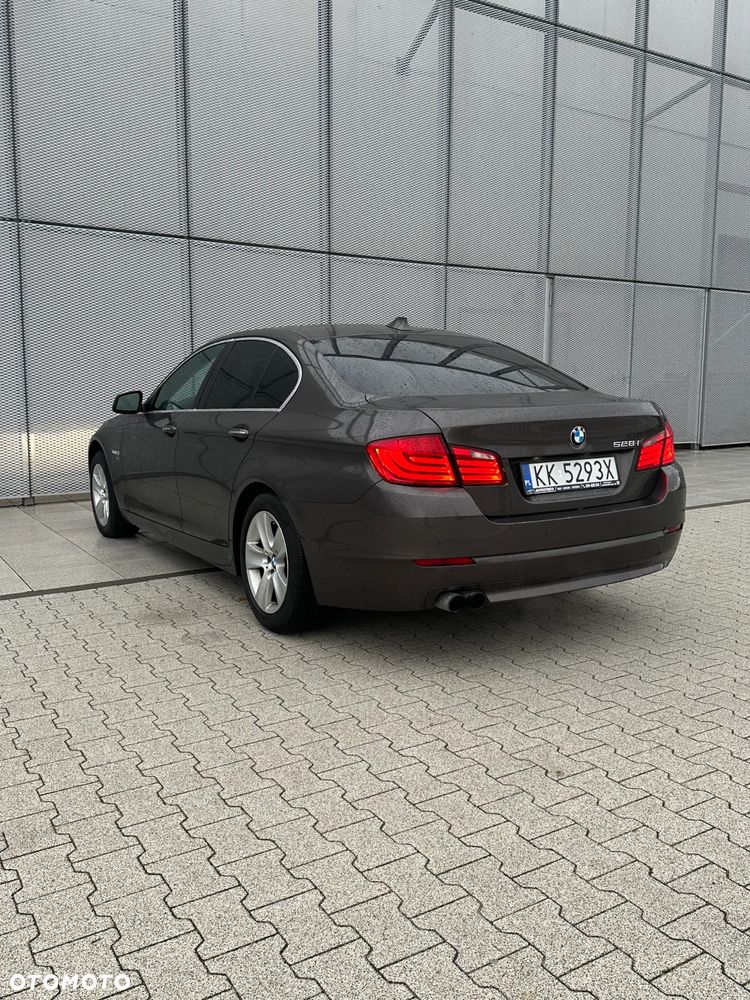 BMW Seria 5 528i xDrive Luxury Line - 7