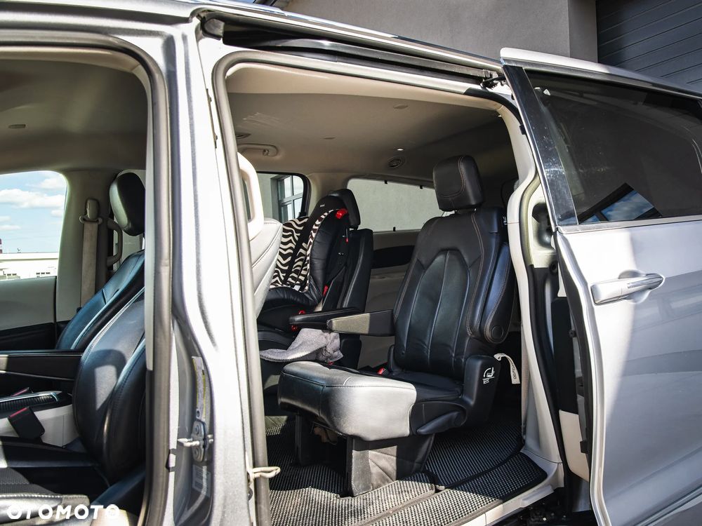 Chrysler Pacifica - 13