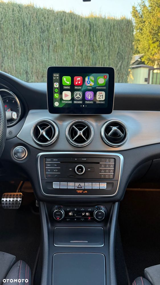 Mercedes-Benz CLA 200 7G-DCT AMG Line - 10