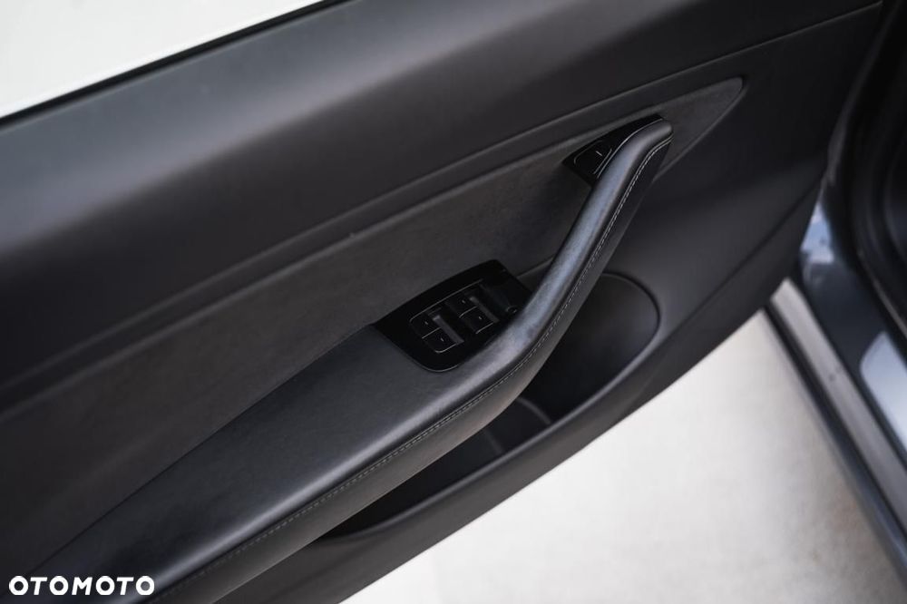 Tesla Model 3 - 27