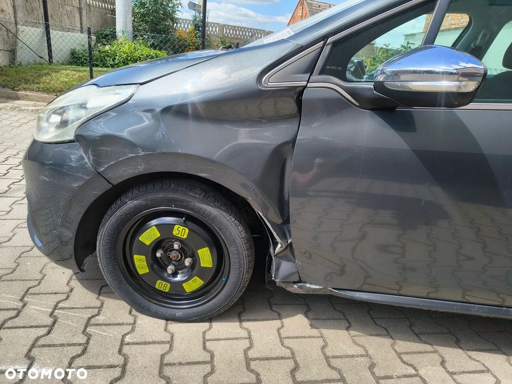 Peugeot 208 - 12