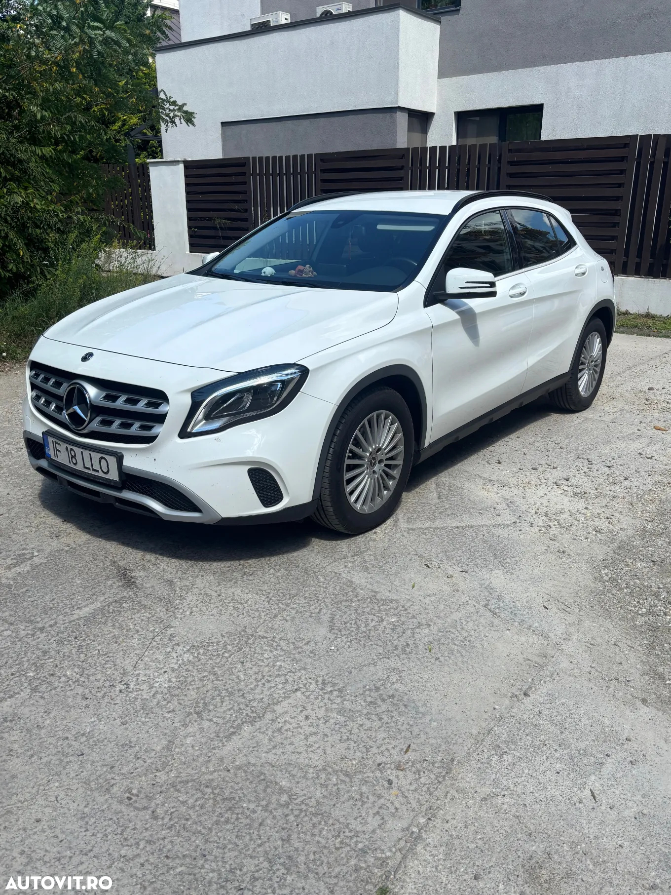 Mercedes-Benz GLA 200 d 4MATIC Aut. - 4