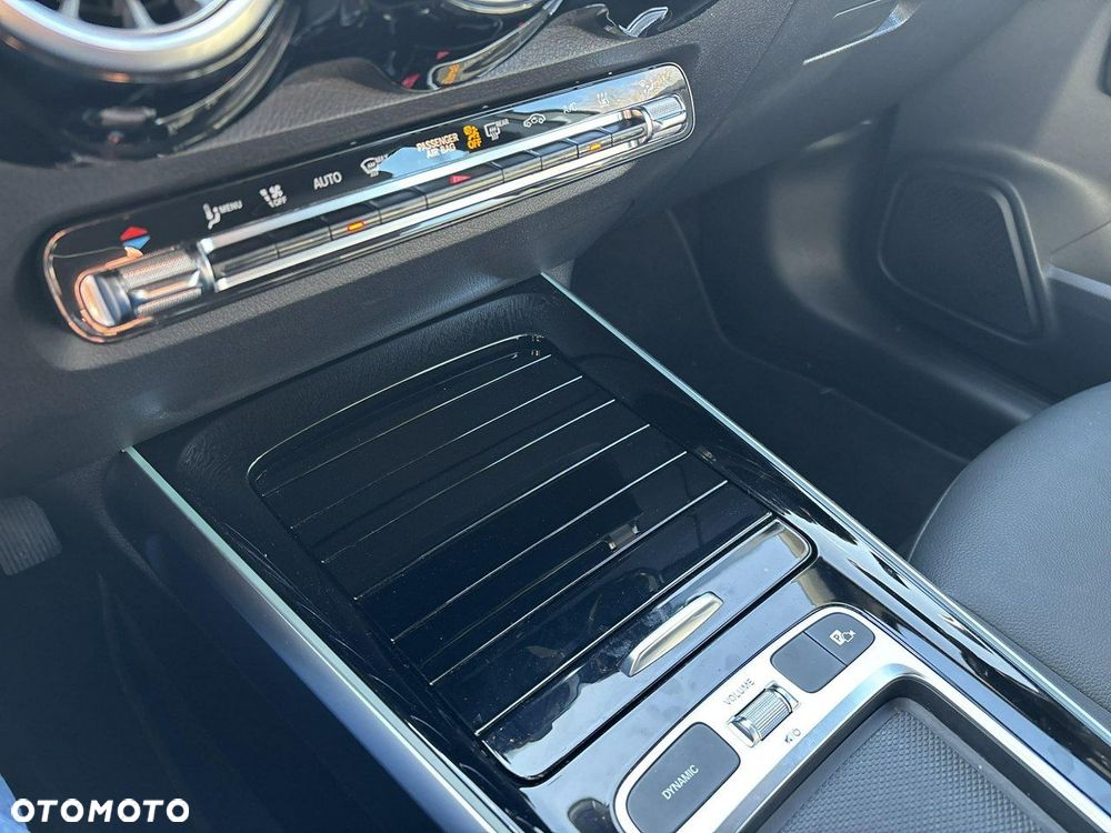 Mercedes-Benz EQB - 21