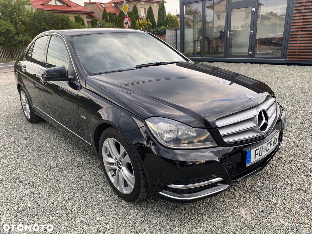 Mercedes-Benz Klasa C 180 CGI Automatik BlueEFFICIENCY Avantgarde - 38