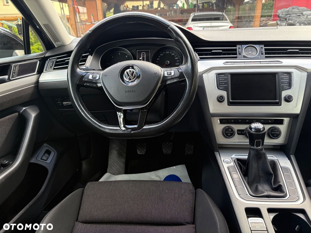 Volkswagen Passat - 22