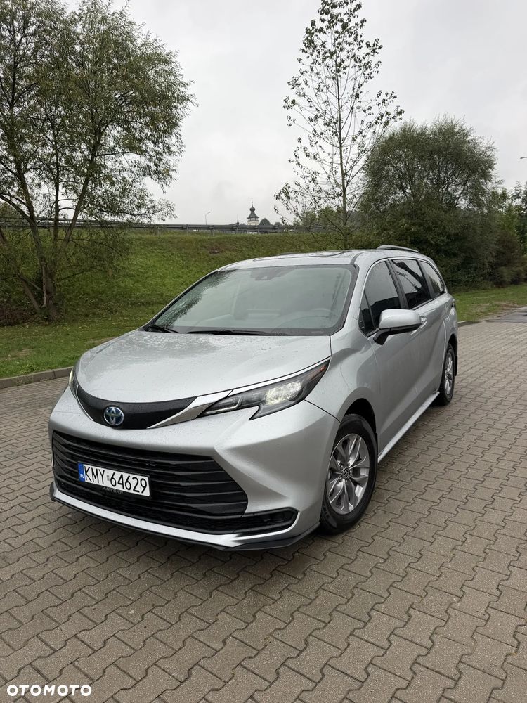 Toyota Sienna - 2