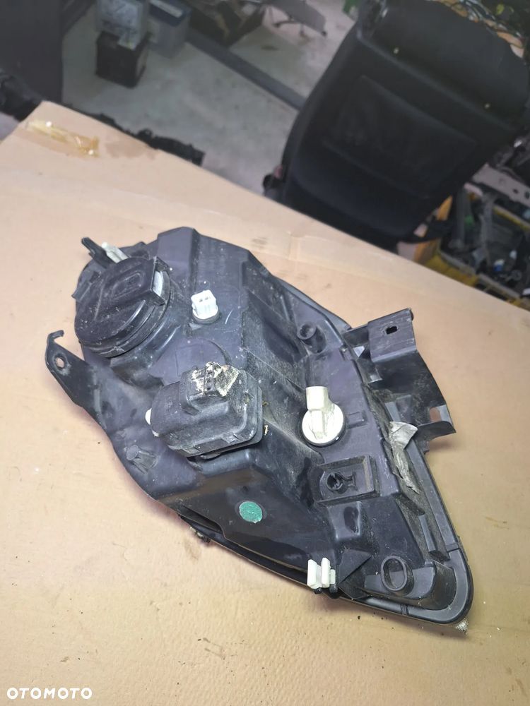RENAULT KANGO LIFT  lampa lewa lub prawa przód  8200150617 - 7
